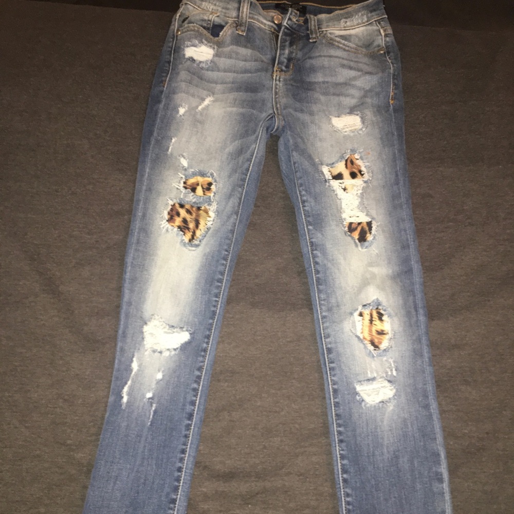 Size 3 Judy Blue Ripped Cheetah Print Jeans